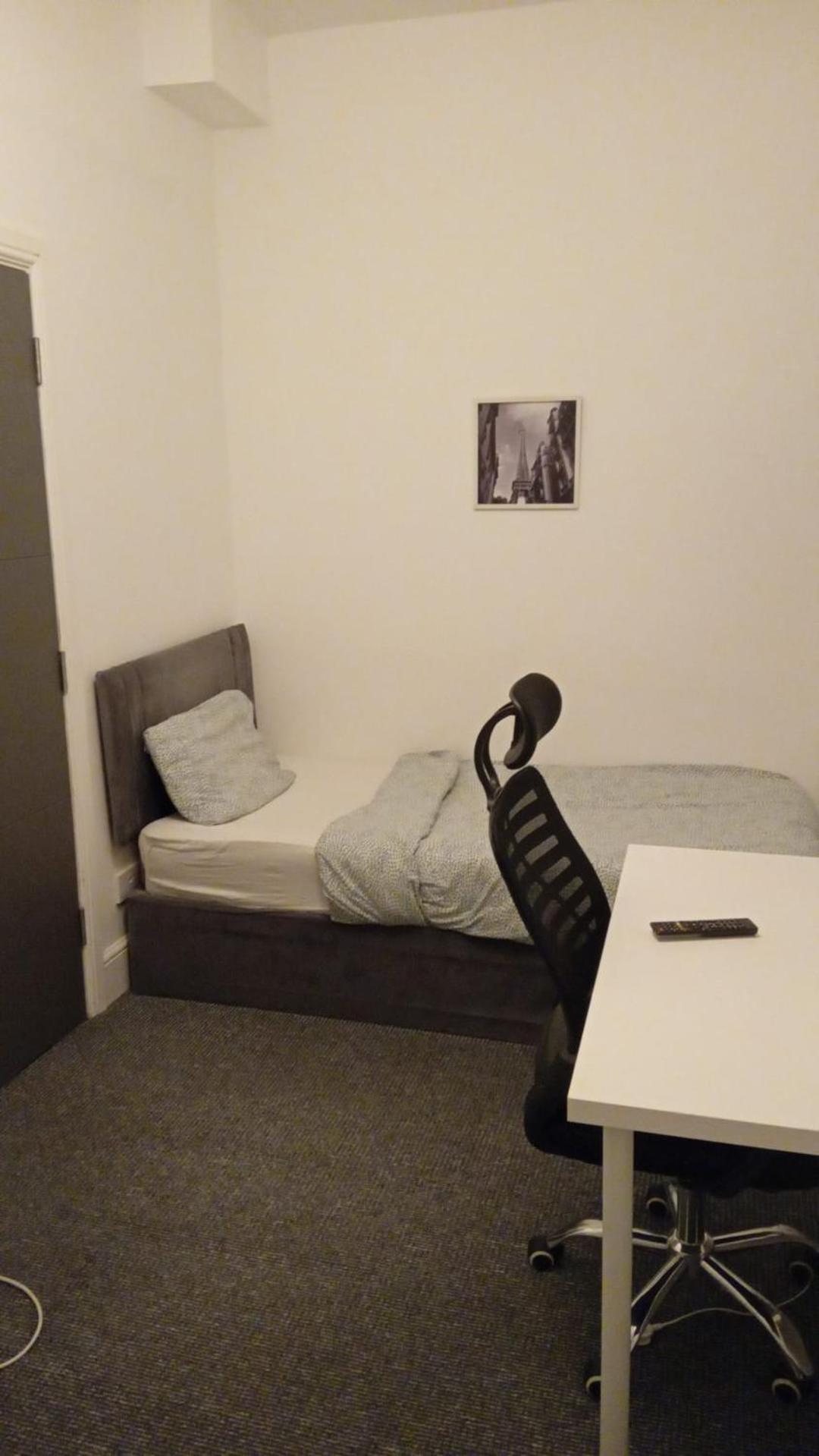 Single Room With Private Bath Free Street Parking Near Lfc Liverpool Exterior photo